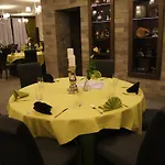 Restauracja -zajazd Trzech Braci 여관 *